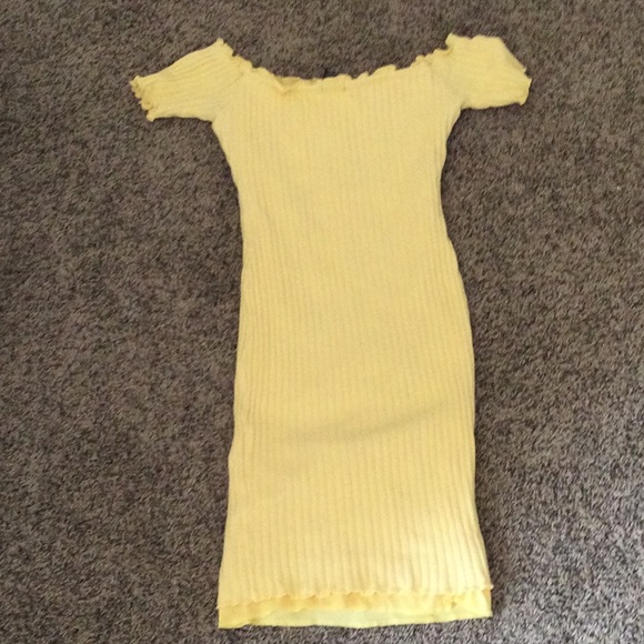 Spring time off-the-shoulder dress - Picture 2 of 3